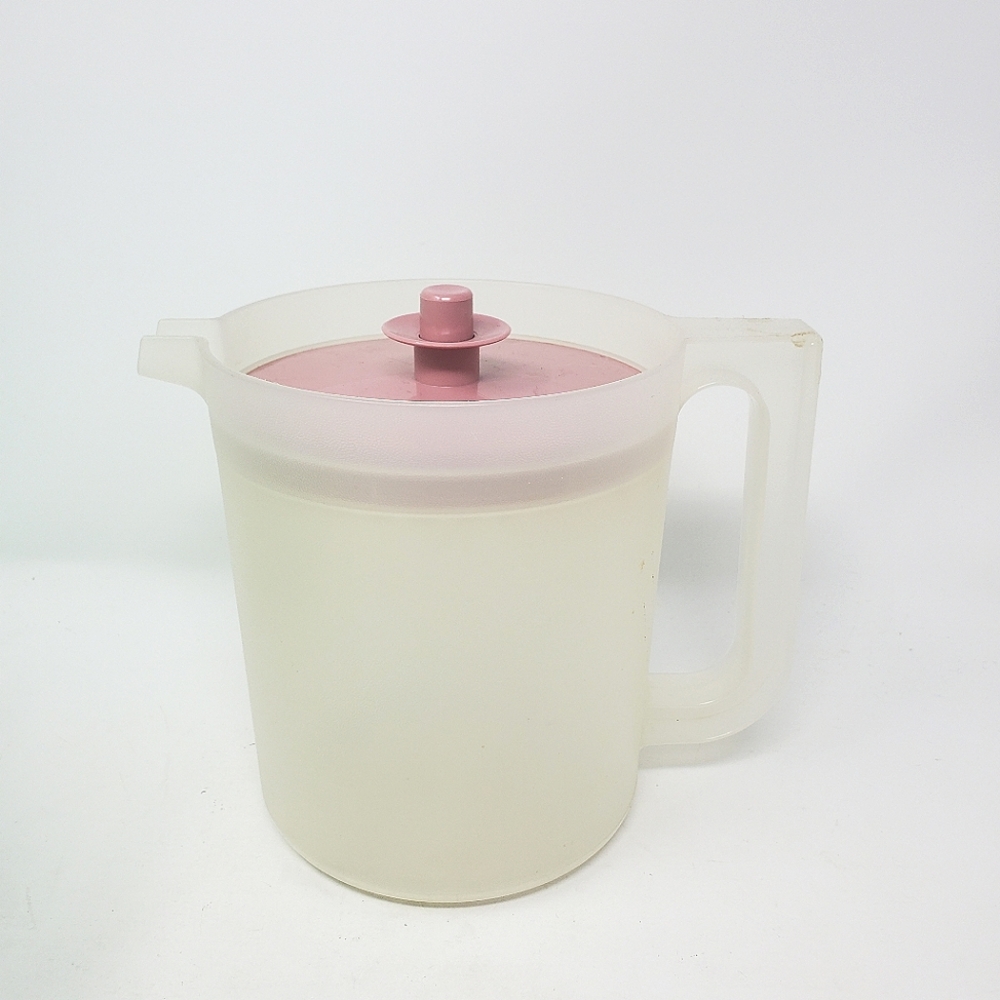 VTG Tupperware Pink Short 1.5qt Pitcher